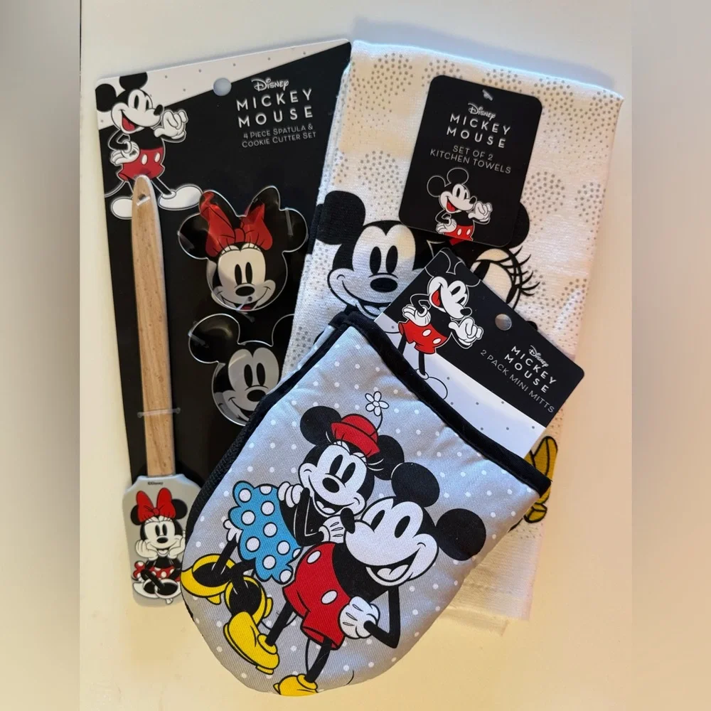 Disney Mickey & Minnie Kitchen Set - Dish Towels, Oven Mitts & Cooking Utensils